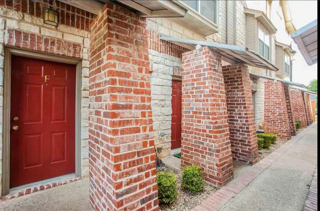 2021 S 8th St in Waco, TX - Building Photo