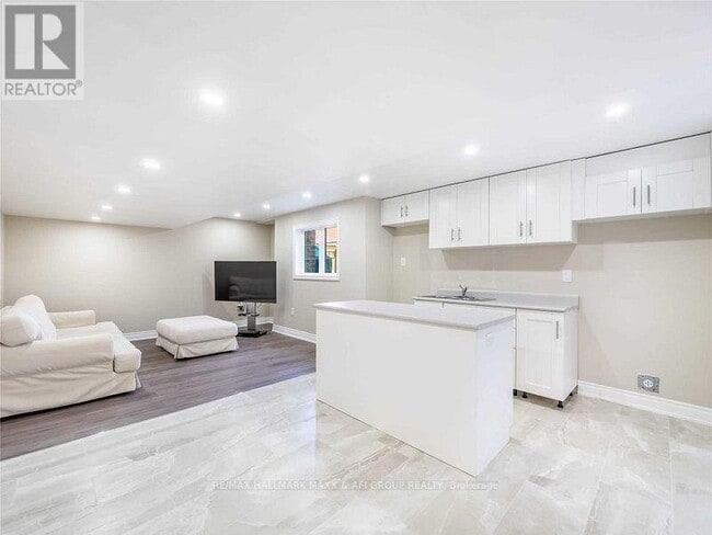 661 McGregor Farm Trail in Newmarket, ON - Building Photo - Building Photo