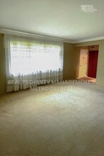 27412 Roan Ave in Warren, MI - Building Photo - Building Photo