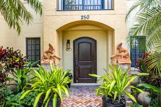 Villas Escalante in Naples, FL - Building Photo - Building Photo