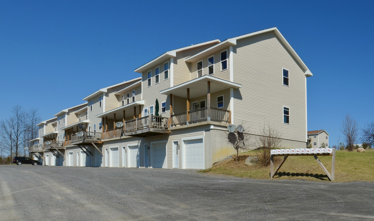 Colonial Country Estates in Cobleskill, NY - Building Photo