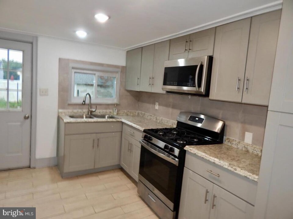 33 High St in Woodbury, NJ - Building Photo