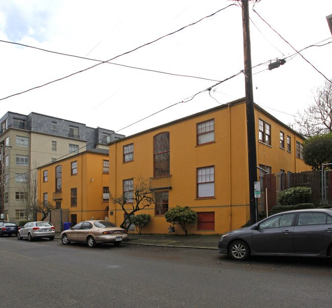 Greenway Apartments in Portland, OR - Foto de edificio - Building Photo