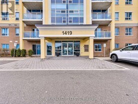 1419 Costigan Rd in Milton, ON - Building Photo