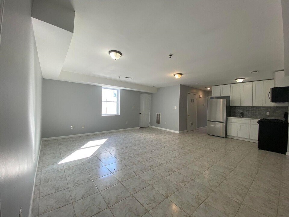 587 70th St in Guttenberg, NJ - Foto de edificio