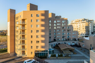 Les Tours Bois-Franc in St. Laurent, QC - Building Photo - Building Photo