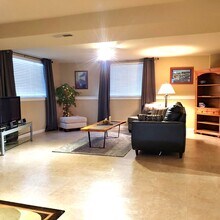 12052 NE Jefferson Point Rd in Kingston, WA - Building Photo - Building Photo