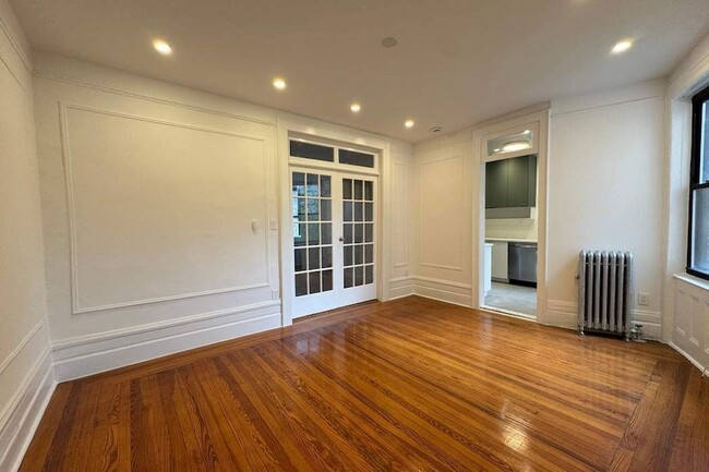property at 31 E 127th St