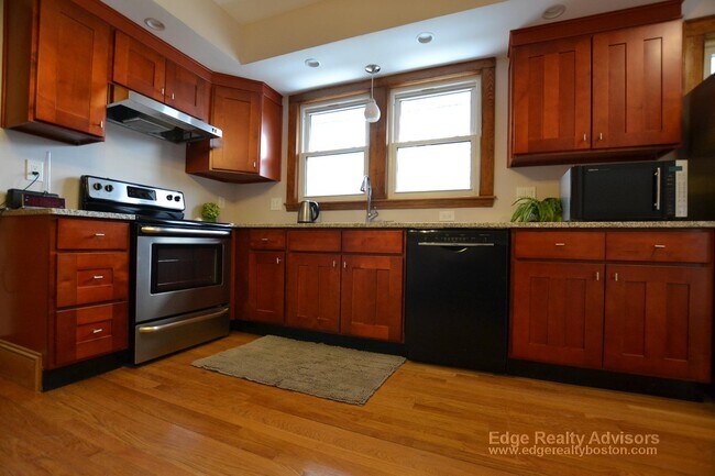 283 N Harvard St, Unit 1 in Boston, MA - Foto de edificio - Building Photo