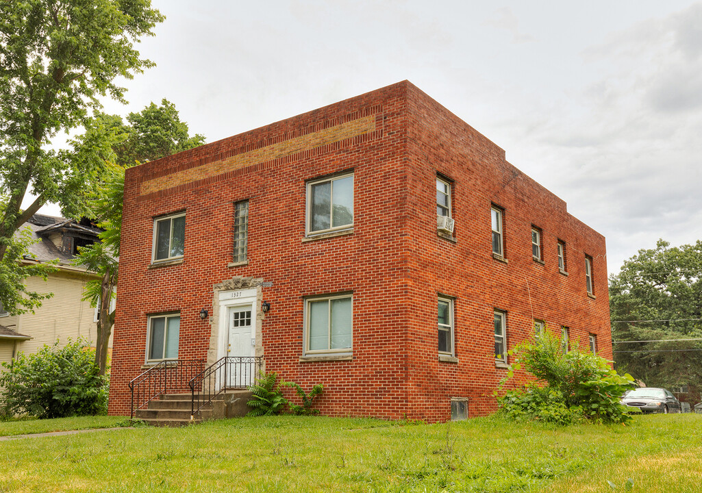 1327 13th St in Des Moines, IA - Building Photo