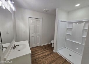 927 K St NW in Miami, OK - Building Photo - Building Photo