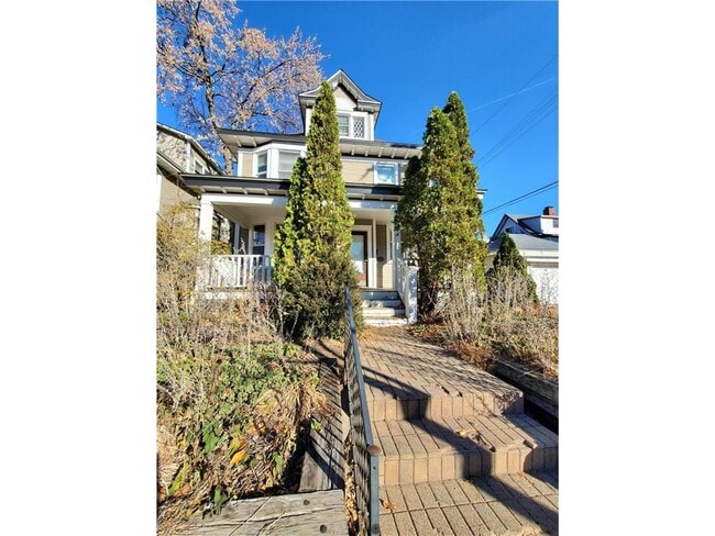 property at 1712 W 31st St