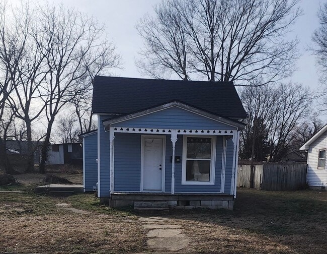 property at 606 S Oak St