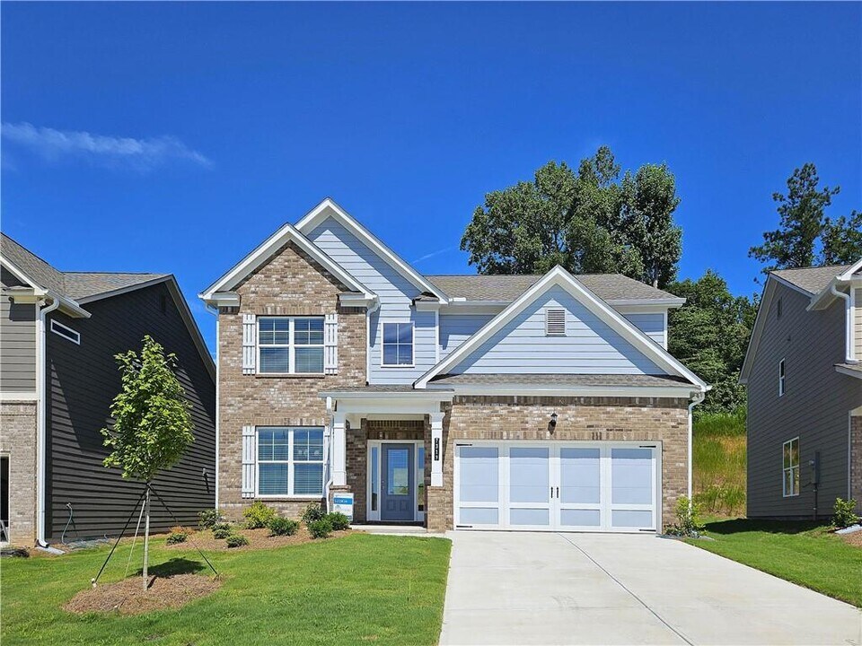 7313 Yewtree Dr in Flowery Branch, GA - Building Photo