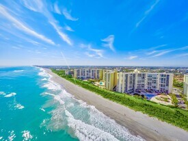 200 Ocean Trail Way in Jupiter, FL - Building Photo