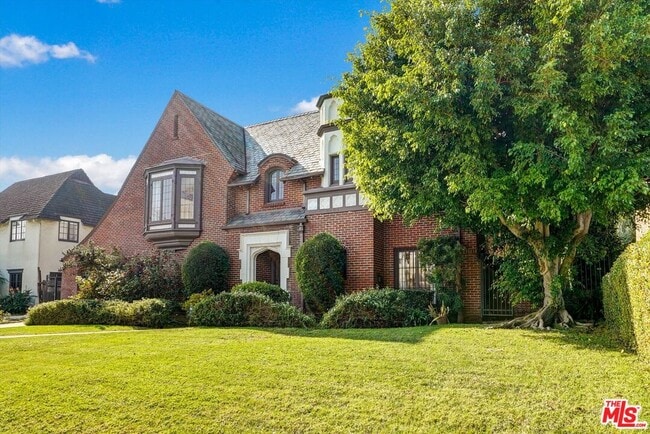 165 N Las Palmas Ave in Los Angeles, CA - Building Photo - Building Photo