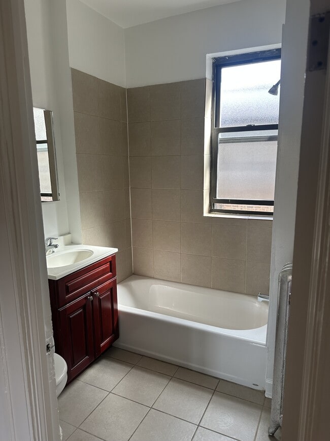 6861 S Crandon Ave in Chicago, IL - Building Photo - Building Photo