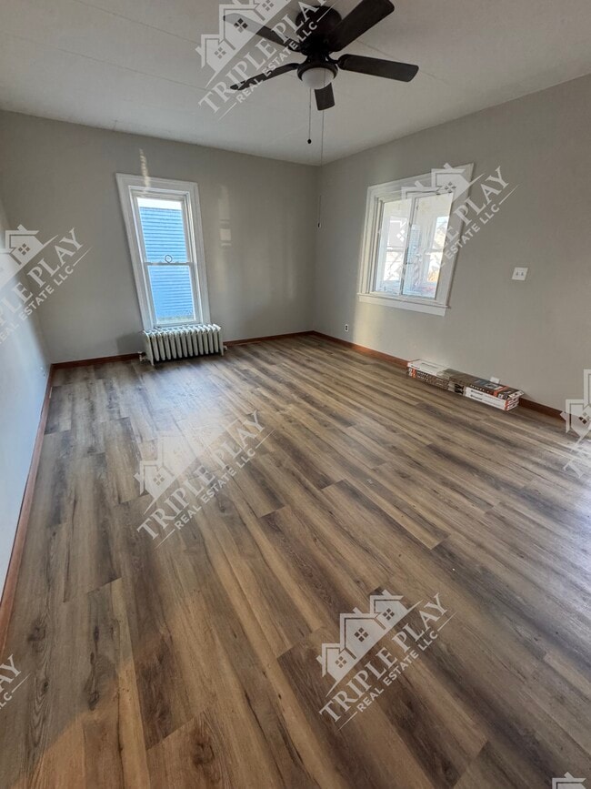 213 King St, Unit Lower in Dunkirk, NY - Building Photo - Building Photo