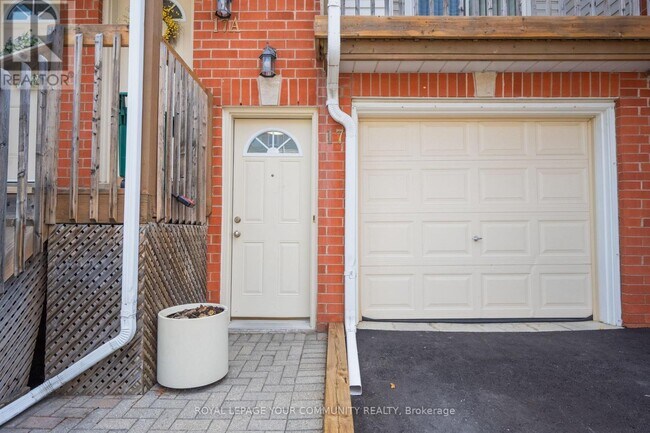 17 Wylie Cir in Halton Hills, ON - Building Photo - Building Photo