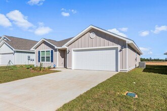 733 Quintana St in Crestview, FL - Building Photo - Building Photo