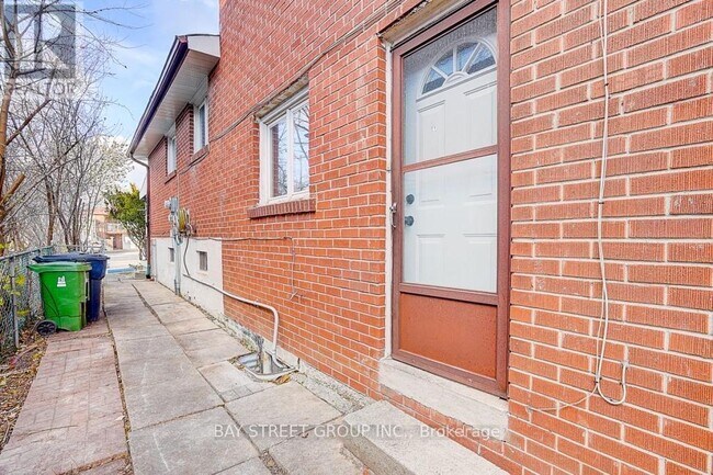 269 Shawnee Cir in Toronto, ON - Building Photo - Building Photo