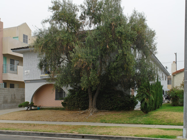 1522 Hi Point St in Los Angeles, CA - Building Photo - Building Photo