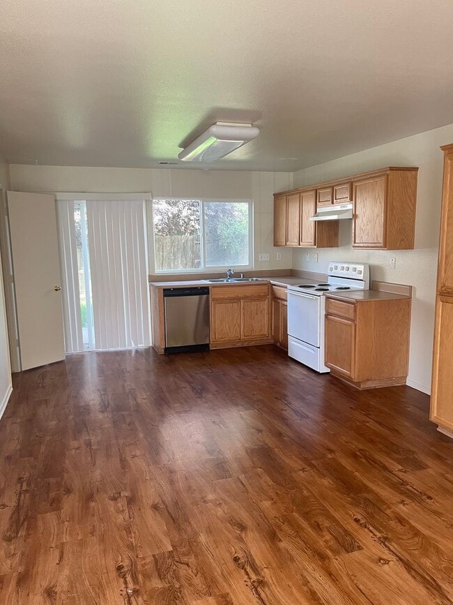 1249 Daybreak Dr in Merced, CA - Building Photo - Building Photo