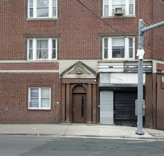 379 Warburton Ave in Yonkers, NY - Foto de edificio - Building Photo