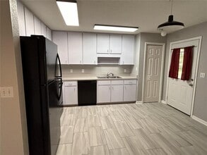 911 NW 4th Ave in Chiefland, FL - Building Photo - Building Photo