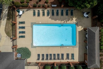Yorktown Commons Luxury Apartments in Tuscaloosa, AL - Foto de edificio - Building Photo
