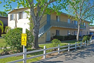 310 S Lyon St in Santa Ana, CA - Foto de edificio - Building Photo