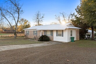 5417 College Dr in Graceville, FL - Foto de edificio - Building Photo