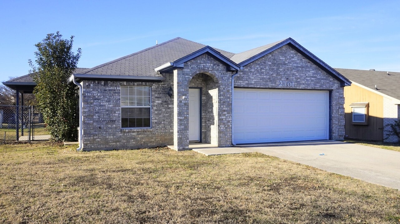2301 Flintstone Cir in Killeen, TX - Building Photo