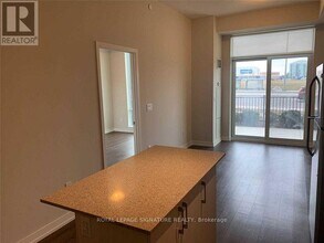 2550 Eglinton Ave W in Mississauga, ON - Building Photo - Building Photo