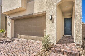 11640 Desert Hollow Avenue in Las Vegas, NV - Building Photo - Building Photo