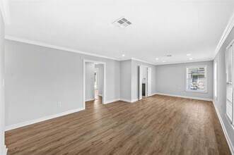 2416 Lake Air Dr in Waco, TX - Building Photo - Building Photo