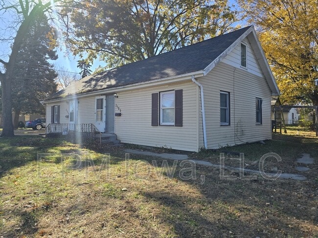 property at 1125 N Barclay St