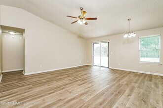 1878 Shannon Lake Dr in Middleburg, FL - Building Photo - Building Photo