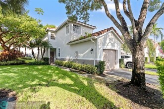 3765 San Simeon Cir in Weston, FL - Foto de edificio - Building Photo