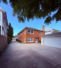85 E Quincy St, Unit 2 in Riverside, IL - Building Photo - Building Photo