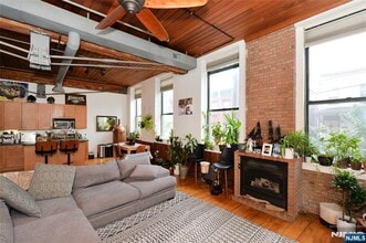 126 Webster Ave in Jersey City, NJ - Building Photo - Building Photo