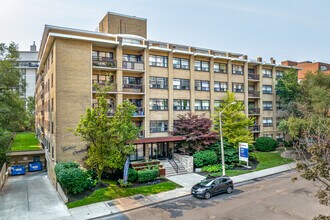 Terrace Gardens in Toronto, ON - Building Photo - Building Photo