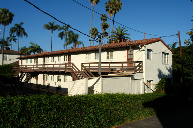 318 Lloyd Ave in Santa Barbara, CA - Foto de edificio - Building Photo