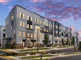 4768 Sully Pt Ln in Chantilly, VA - Building Photo