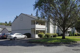Water's Edge Apartments in Vancouver, WA - Building Photo - Building Photo