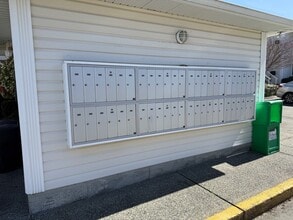 6245 Blueback Rd in Nanaimo, BC - Building Photo - Building Photo