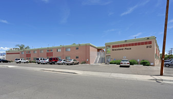 Graceland Plaza Apartments in Albuquerque, NM - Building Photo