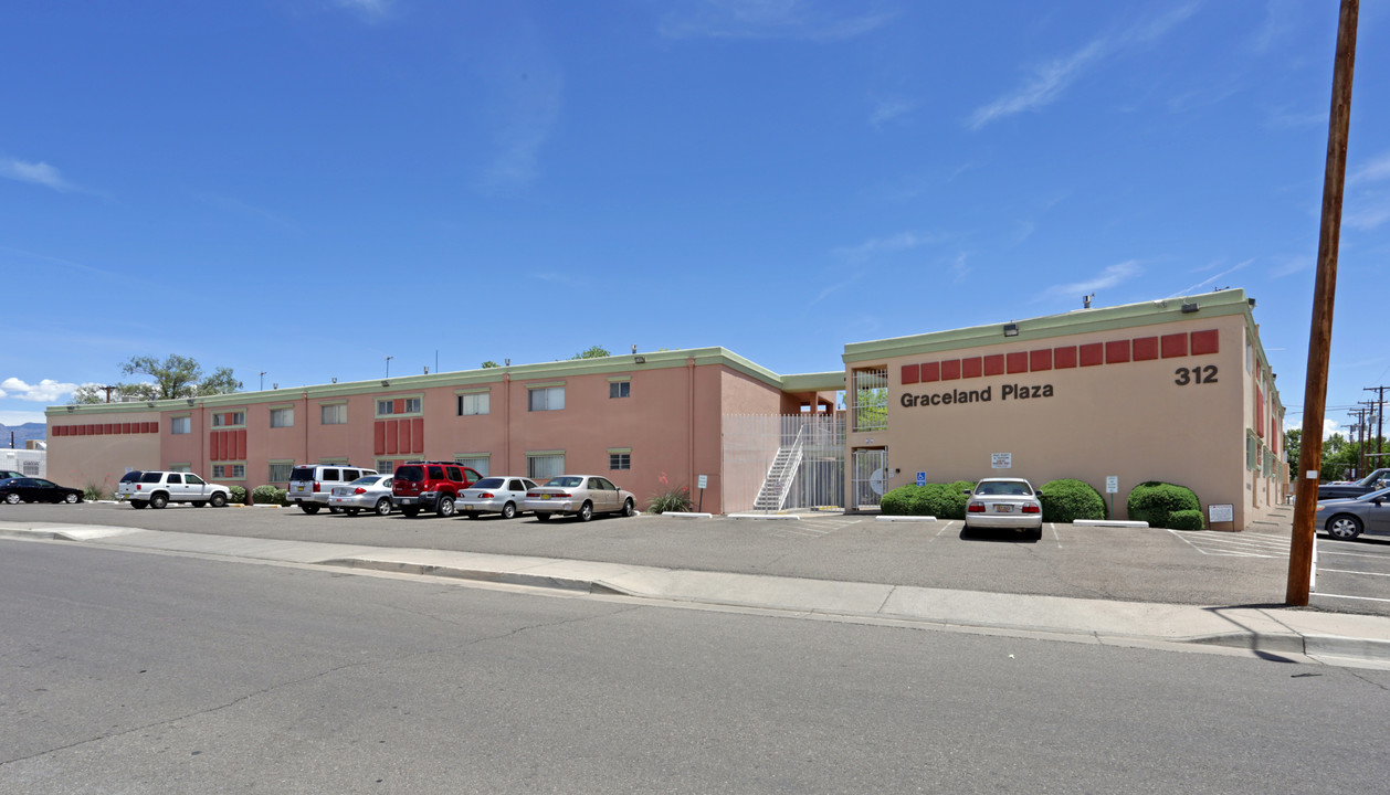 Graceland Plaza Apartments in Albuquerque, NM - Foto de edificio