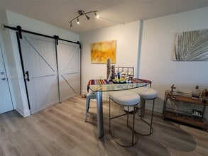 9320 Fontainebleau Blvd in Miami, FL - Building Photo - Building Photo