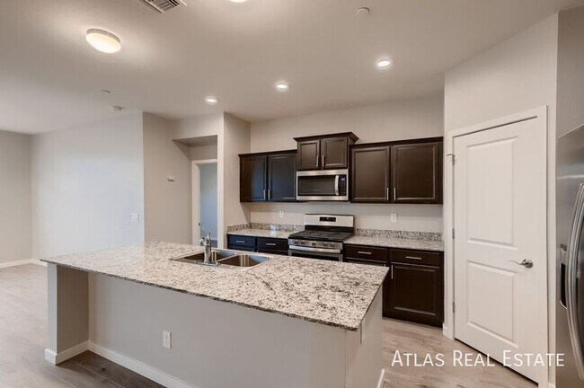 2077 N 213th Dr in Buckeye, AZ - Building Photo - Building Photo